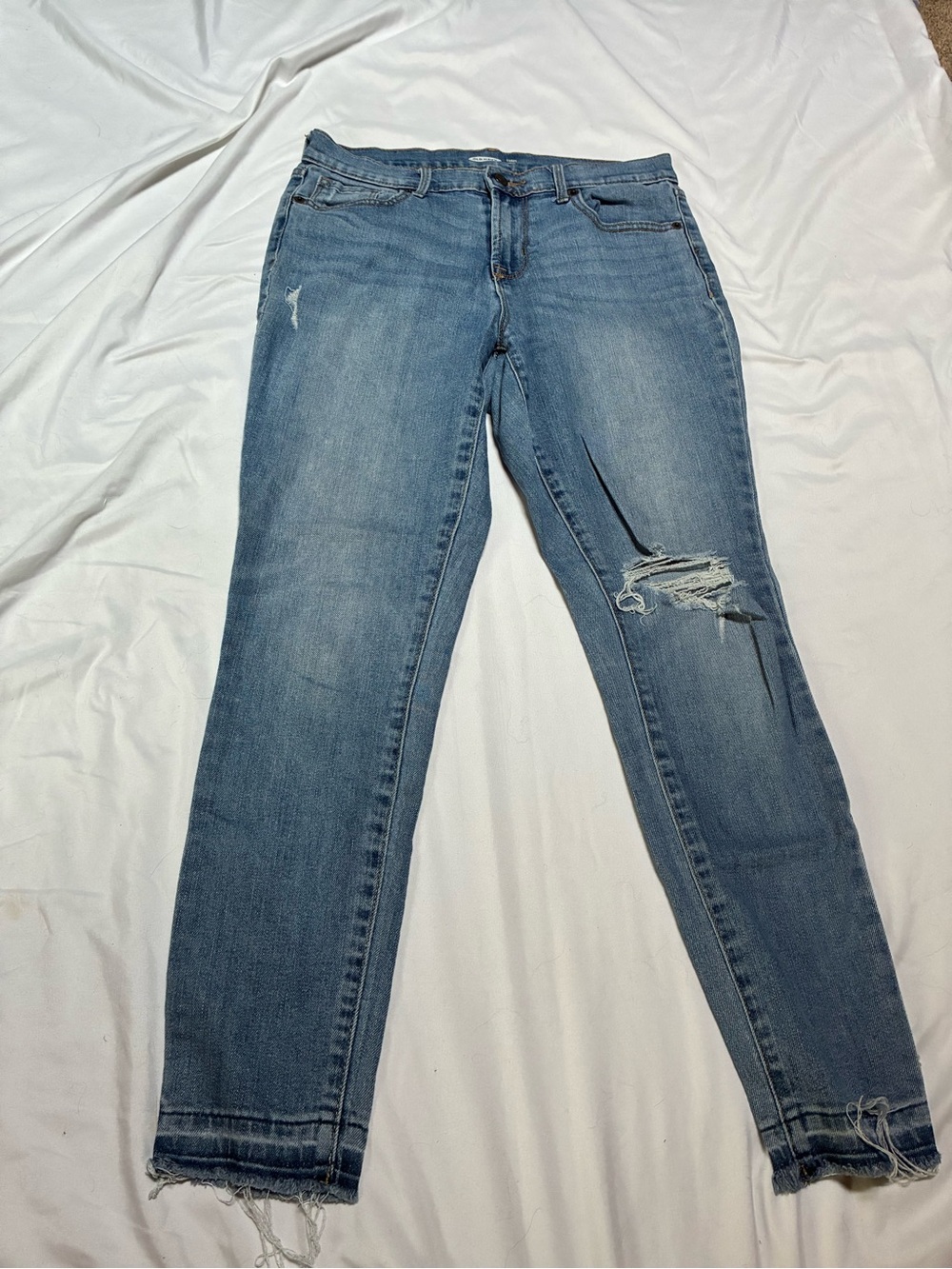 Old Navy Women’s High Rise Distressed Blue Jeans Size 6 - Picture 3 of 10